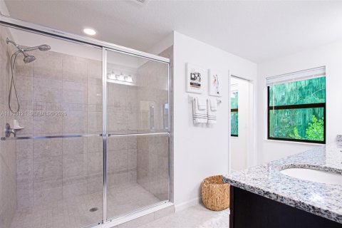 House in Bonita Springs, Florida 3 bedrooms, 185.99 sq.m. № 1996368 - photo 10