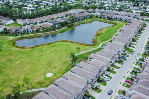 House in Bonita Springs, Florida 3 bedrooms, 185.99 sq.m. № 1996368 - photo 30