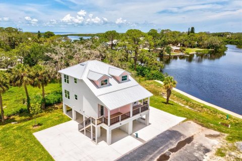 House in New Port Richey, Florida 2 bedrooms, 65.59 sq.m. № 1808518 - photo 1