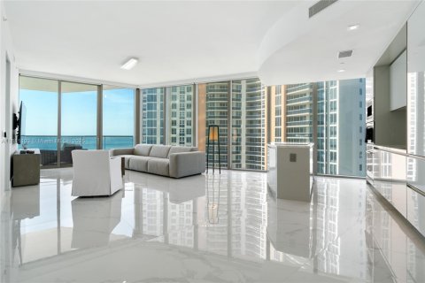Condominio en venta en Sunny Isles Beach, Florida, 2 dormitorios, 143.53 m2 № 1924642 - foto 17