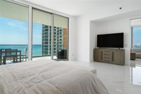 Condominio en venta en Sunny Isles Beach, Florida, 2 dormitorios, 143.53 m2 № 1924642 - foto 16