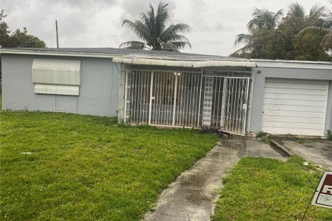 House in Miami, Florida 4 bedrooms, 98.48 sq.m. № 2046736 - photo 3