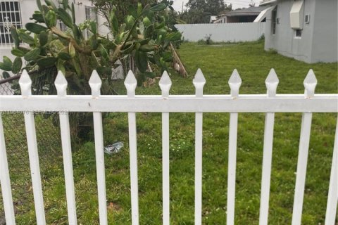 House in Miami, Florida 4 bedrooms, 98.48 sq.m. № 2046736 - photo 5