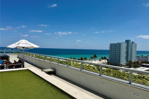 Condo in Hollywood, Florida, 1 bedroom № 2024782 - photo 24