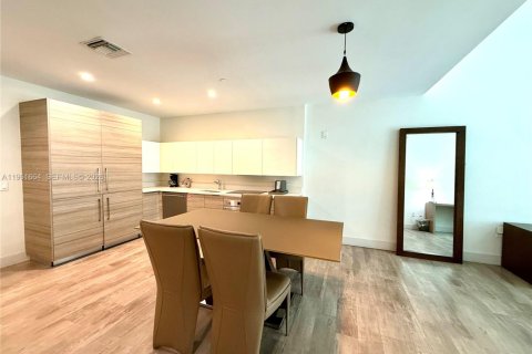 Condo in Hollywood, Florida, 1 bedroom № 2024782 - photo 3