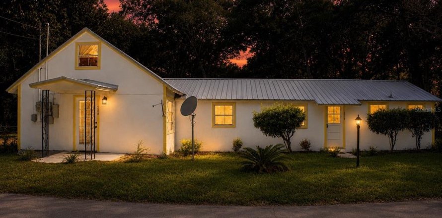 Duplex à Lake Helen, Floride 4 chambres, 120.4 m2 № 2215081