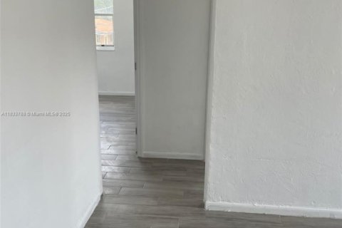 Apartamento en alquiler en Miami, Florida, 1 dormitorio № 1934759 - foto 6