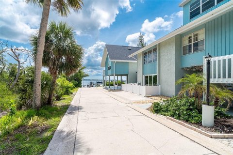 Condo in Englewood, Florida, 2 bedrooms  № 1805389 - photo 1