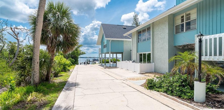 Condo in Englewood, Florida, 2 bedrooms № 1805389