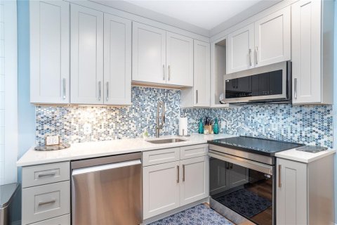 Condo in Englewood, Florida, 2 bedrooms  № 1805389 - photo 7