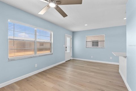 Condo in Seminole, Florida, 1 bedroom  № 1673416 - photo 10