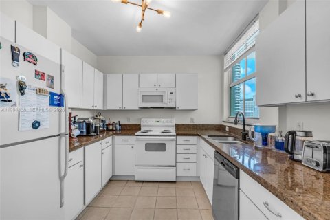 Condominio en venta en Miami, Florida, 3 dormitorios, 144.09 m2 № 2056061 - foto 3
