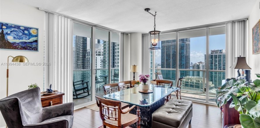 Condominio en Miami, Florida, 3 dormitorios  № 2056061