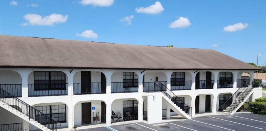 Appartement à Spring Hill, Floride 2 chambres, 102.19 m2 № 2391076