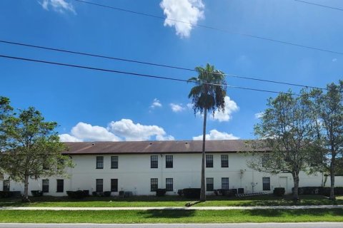 Appartement à louer à Spring Hill, Floride: 2 chambres, 102.19 m2 № 2391076 - photo 2