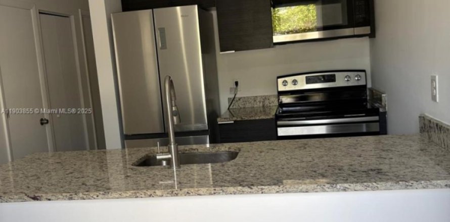 Condo à Hialeah, Floride, 2 chambres  № 1955303