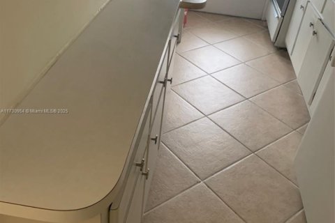 Condo in Miami Gardens, Florida, 1 bedroom  № 1763971 - photo 10