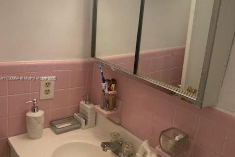 Condo in Miami Gardens, Florida, 1 bedroom  № 1763971 - photo 6