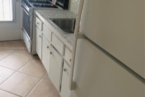 Condo in Miami Gardens, Florida, 1 bedroom  № 1763971 - photo 11