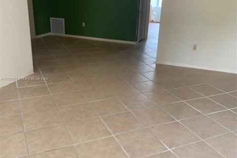 Condo in Miami Gardens, Florida, 1 bedroom  № 1763971 - photo 12
