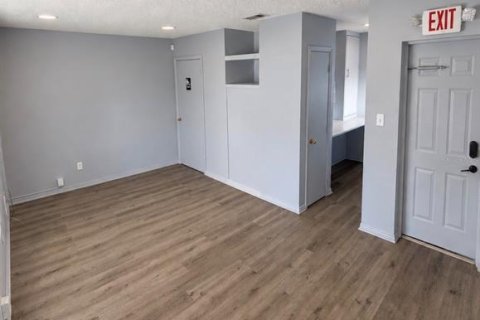 Immobilier commercial à louer à Orlando, Floride: 105.17 m2 № 2384215 - photo 5