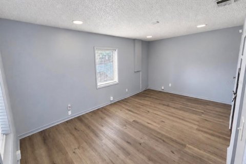 Immobilier commercial à louer à Orlando, Floride: 105.17 m2 № 2384215 - photo 3