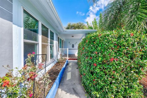 House in Clearwater, Florida 2 bedrooms, 118.17 sq.m. № 2379104 - photo 24