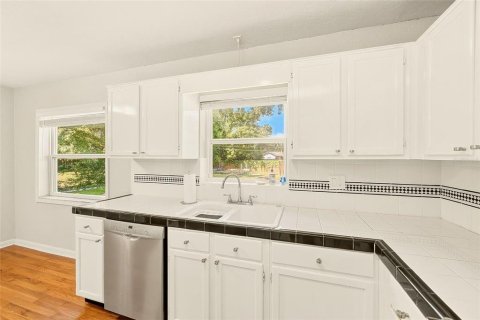 House in Clearwater, Florida 2 bedrooms, 118.17 sq.m. № 2379104 - photo 8