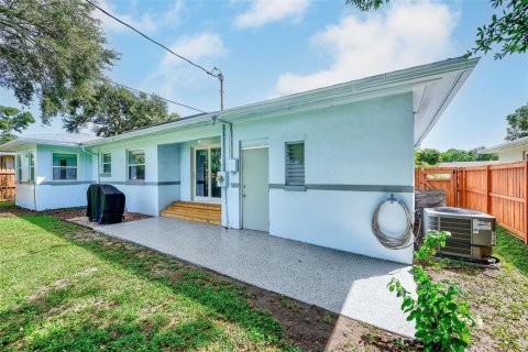House in Clearwater, Florida 2 bedrooms, 118.17 sq.m. № 2379104 - photo 26