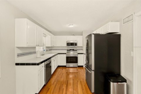 House in Clearwater, Florida 2 bedrooms, 118.17 sq.m. № 2379104 - photo 4