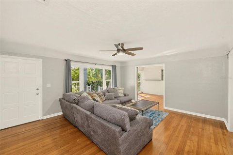 House in Clearwater, Florida 2 bedrooms, 118.17 sq.m. № 2379104 - photo 12