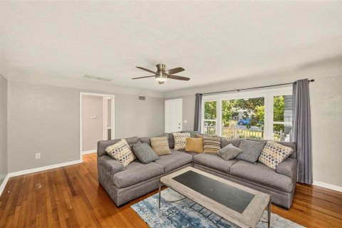 House in Clearwater, Florida 2 bedrooms, 118.17 sq.m. № 2379104 - photo 2