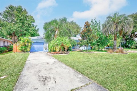 House in Clearwater, Florida 2 bedrooms, 118.17 sq.m. № 2379104