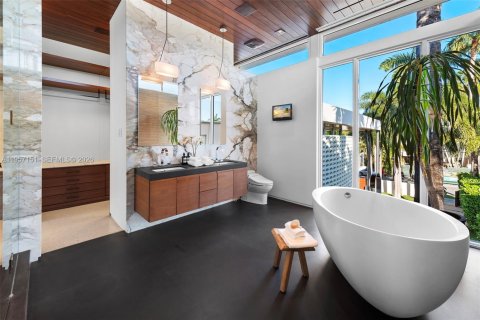 Casa en alquiler en Miami Beach, Florida, 4 dormitorios, 343.92 m2 № 2011209 - foto 21