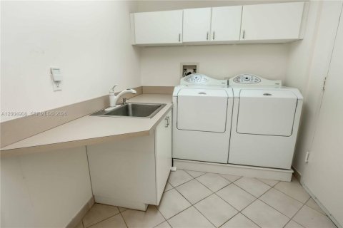 Condo in Aventura, Florida, 2 bedrooms № 2074990 - photo 21