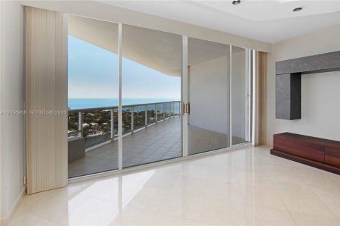 Condo in Aventura, Florida, 2 bedrooms № 2074990 - photo 3