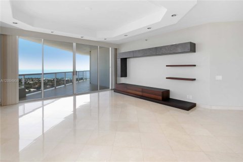 Condo in Aventura, Florida, 2 bedrooms № 2074990 - photo 2