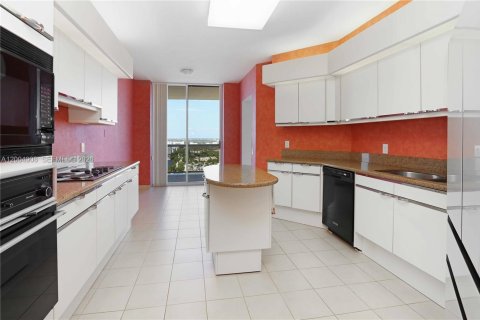 Condo in Aventura, Florida, 2 bedrooms № 2074990 - photo 12