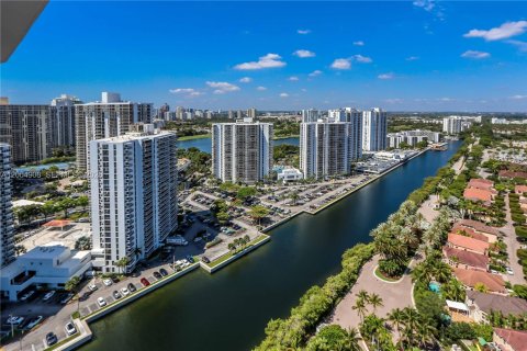 Condo in Aventura, Florida, 2 bedrooms № 2074990 - photo 19