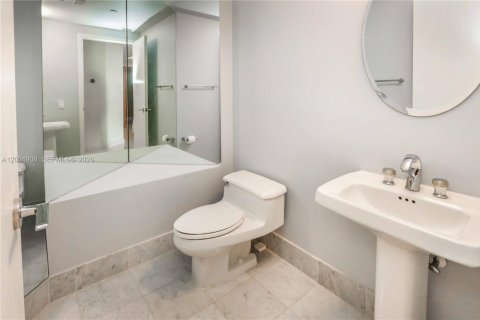 Condo in Aventura, Florida, 2 bedrooms № 2074990 - photo 11