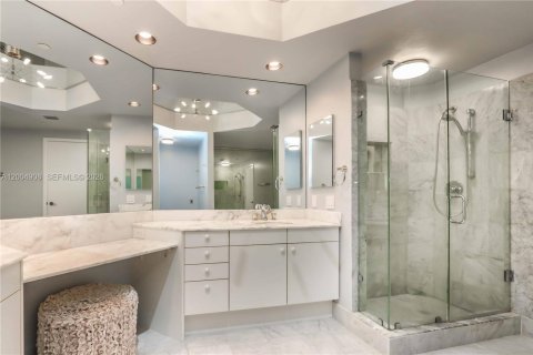 Condo in Aventura, Florida, 2 bedrooms № 2074990 - photo 10