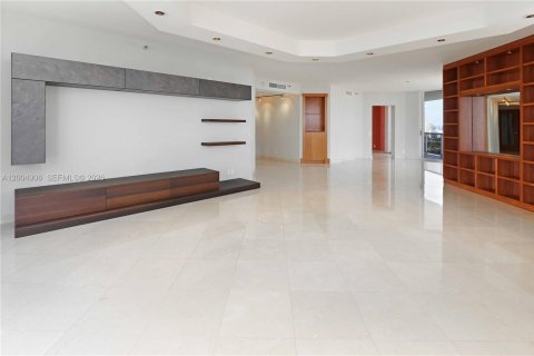 Condo in Aventura, Florida, 2 bedrooms № 2074990 - photo 4