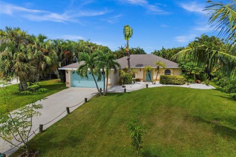 House in Cape Coral, Florida 3 bedrooms, 115.01 sq.m. № 2325210