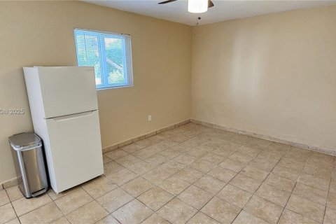 Appartement à louer à Hollywood, Floride: 37.16 m2 № 1882629 - photo 3