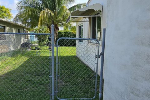 Appartement à louer à Hollywood, Floride: 37.16 m2 № 1882629 - photo 22