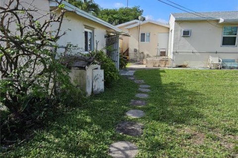 Appartement à louer à Hollywood, Floride: 37.16 m2 № 1882629 - photo 13