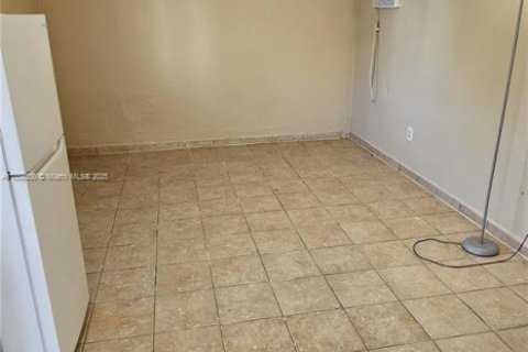 Appartement à louer à Hollywood, Floride: 37.16 m2 № 1882629 - photo 5