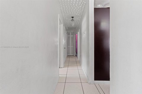 Casa en venta en Miami, Florida, 3 dormitorios, 80.64 m2 № 1967870 - foto 15