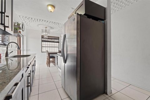 Casa en venta en Miami, Florida, 3 dormitorios, 80.64 m2 № 1967870 - foto 11