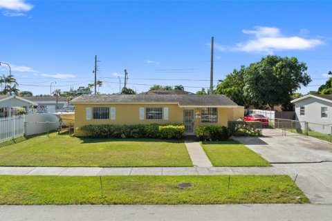 Casa en venta en Miami, Florida, 3 dormitorios, 80.64 m2 № 1967870 - foto 3